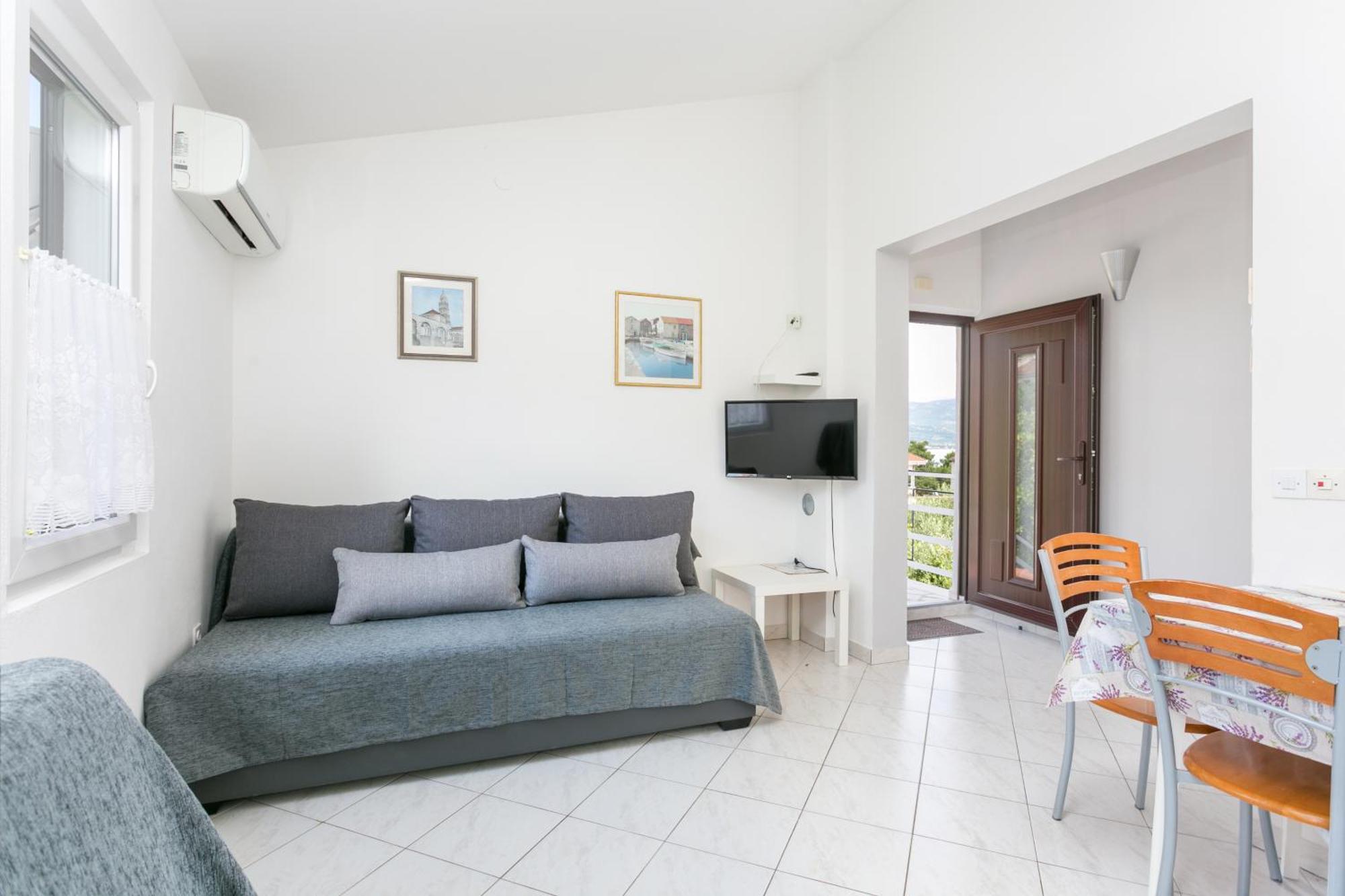 Apartments By The Sea Slatine, Ciovo - 6000 Habitación foto