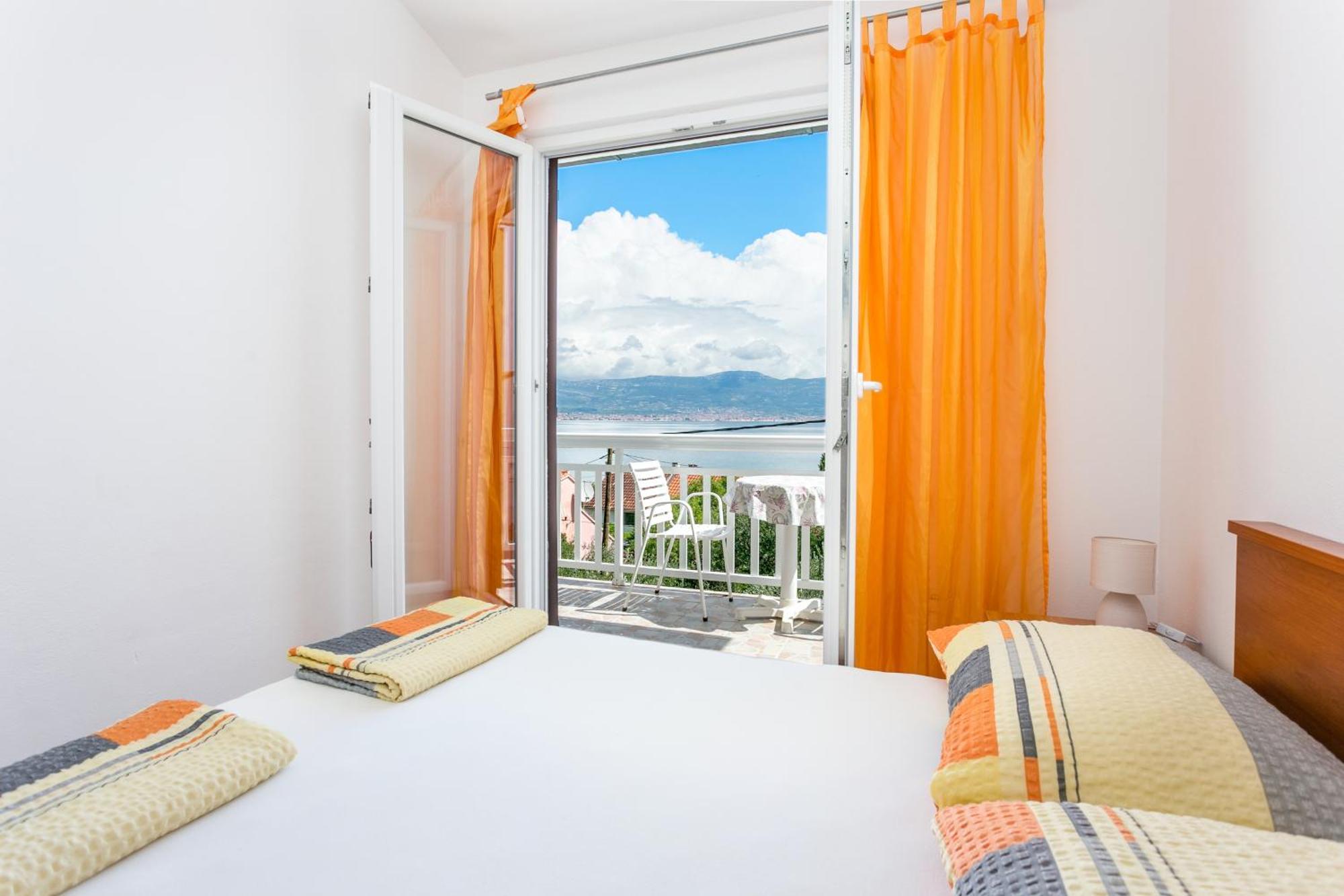 Apartments By The Sea Slatine, Ciovo - 6000 Habitación foto